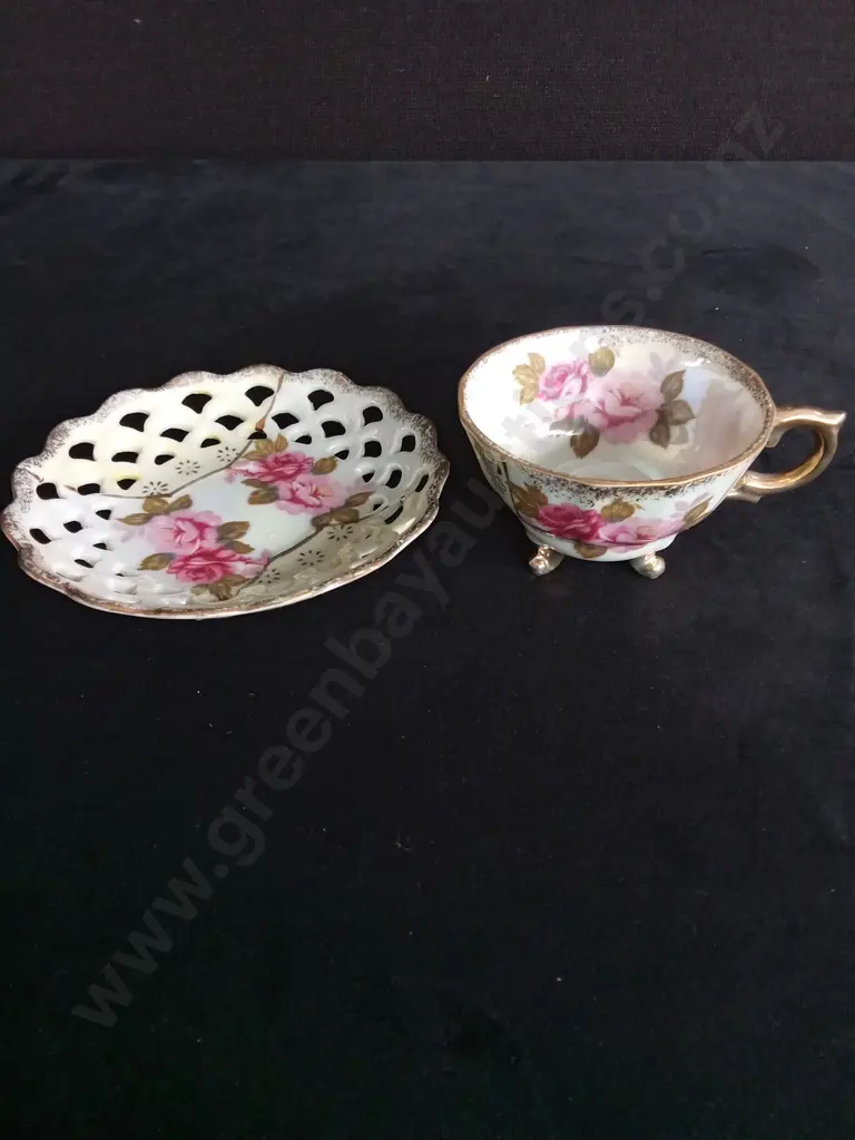 IRIDESCENT FLORAL TEA CUP AND SAUCER Image 1++