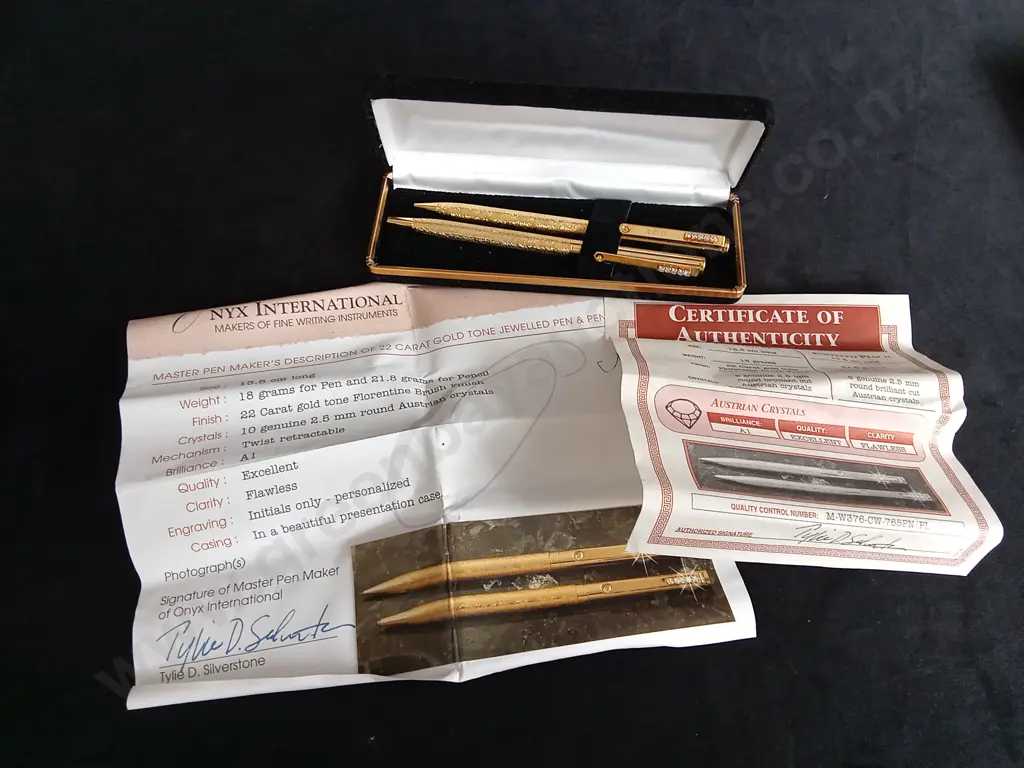 ONYX INTERNATIONAL 22 CARAT GOLD TONE JEWELLED PEN AND PENCIL SET WITH 10 GENUINE 2.5MM ROUND AUSTRIAN CRYSTALS Image 1++