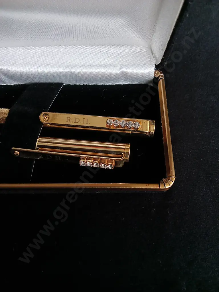 ONYX INTERNATIONAL 22 CARAT GOLD TONE JEWELLED PEN AND PENCIL SET WITH 10 GENUINE 2.5MM ROUND AUSTRIAN CRYSTALS Image 1++
