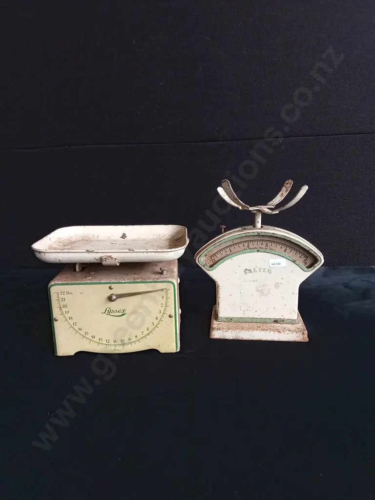 2 PIECES VINTAGE KITCHEN SCALES Image 1++