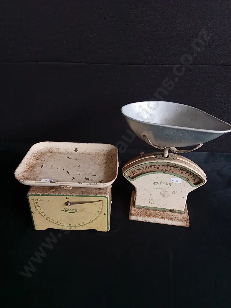 2 PIECES VINTAGE KITCHEN SCALES Image 1++