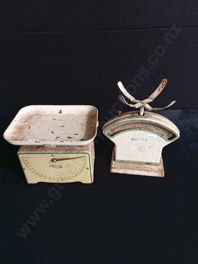 2 PIECES VINTAGE KITCHEN SCALES Image 1++