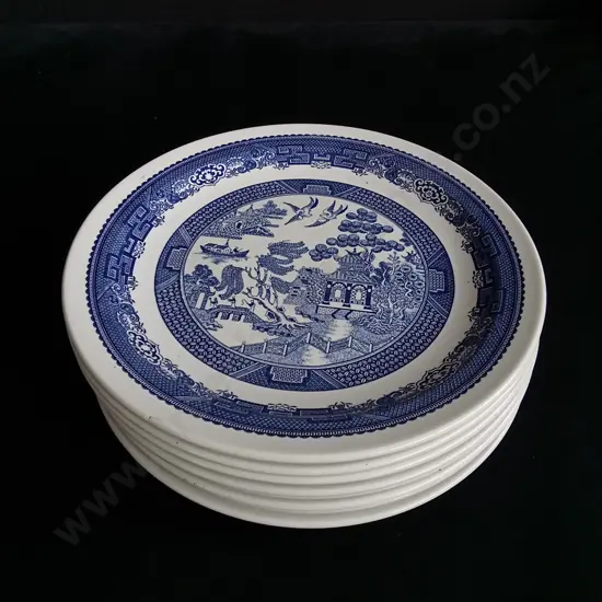 SET OF 8 CROWN LYNN BLUE WILLOW PLATES