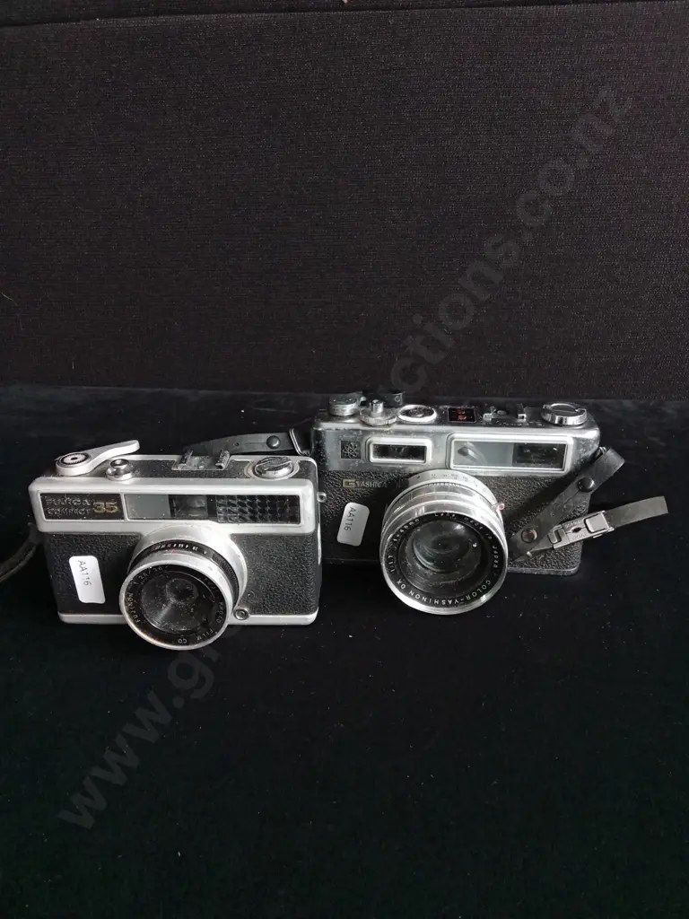 2 PIECES VINTAGE FILM CAMERAS, YASHICA AND FUJICA Image 1++