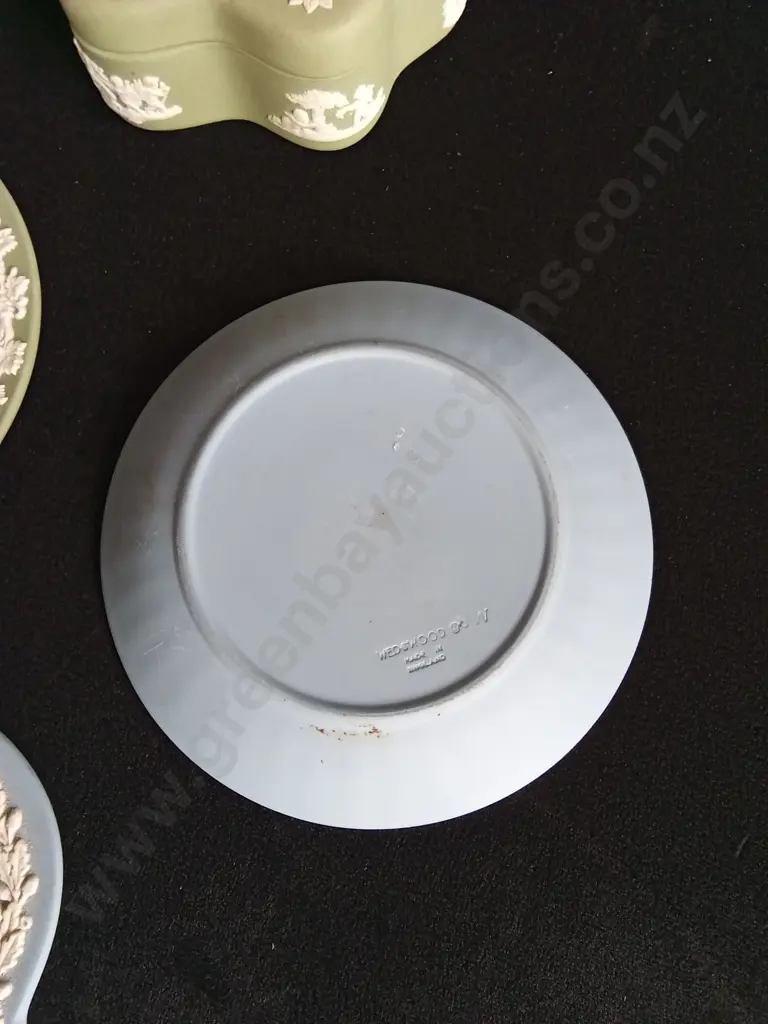 4 PIECES WEDGEWOOD JASPERWARE DISHES Image 1++