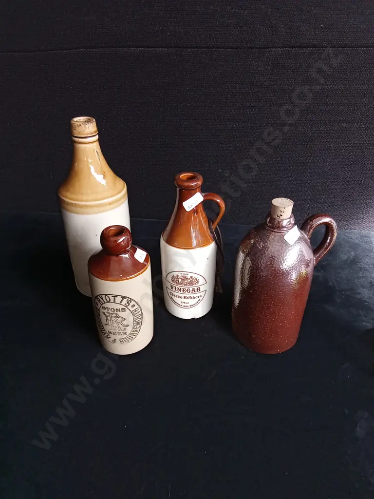 4 PIECES CERAMIC JUGS Image 1++