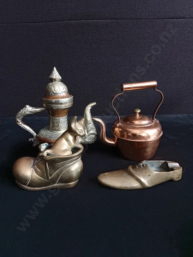 4 PIECES BRASS DECOR AND POTS Image 1++