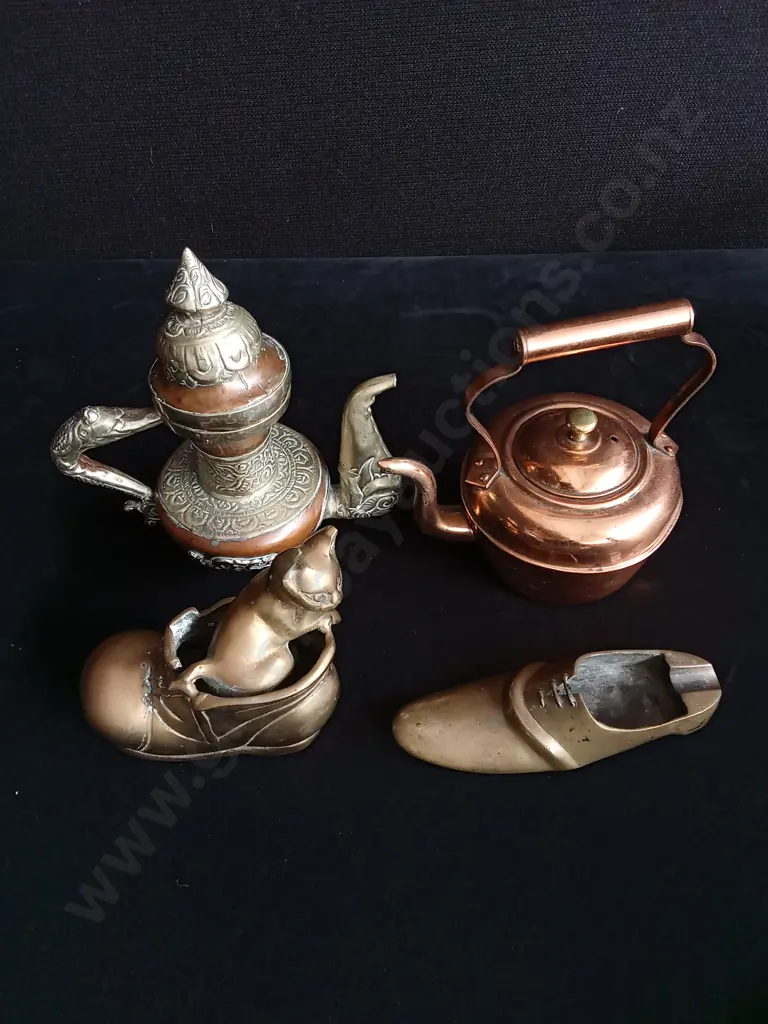 4 PIECES BRASS DECOR AND POTS Image 1++