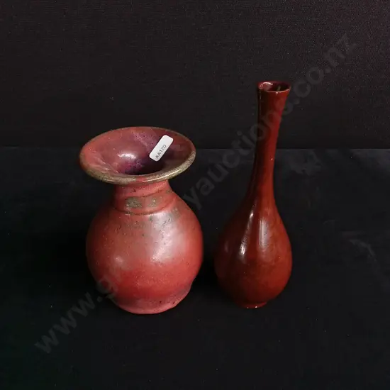 2 RED GLAZED VASES TALLEST H 22CM