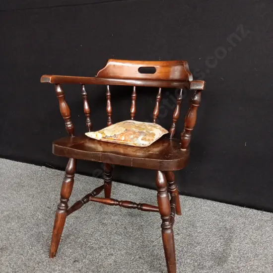 VINTAGE WOODEN CAPTAINS CHAIR