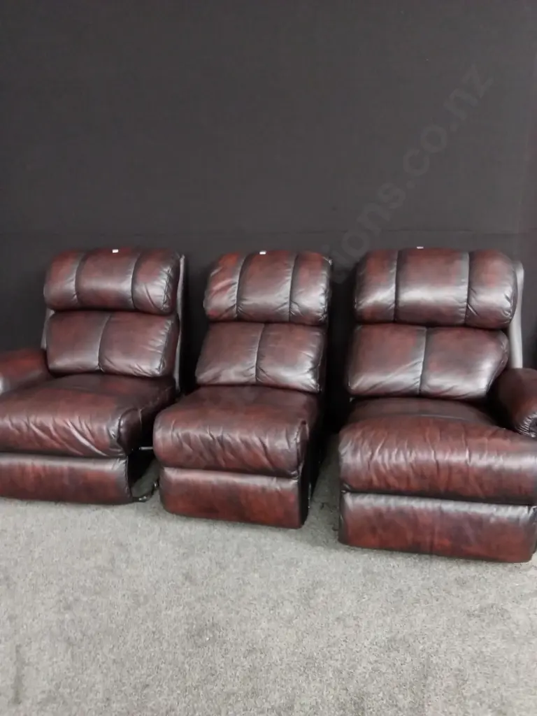 DARK BURGUNDY LEATHER LOUNGE SUITE, TWO RECLINING CHAIRS AND SEPARABLE THREE SEATER  SOFA Image 1++
