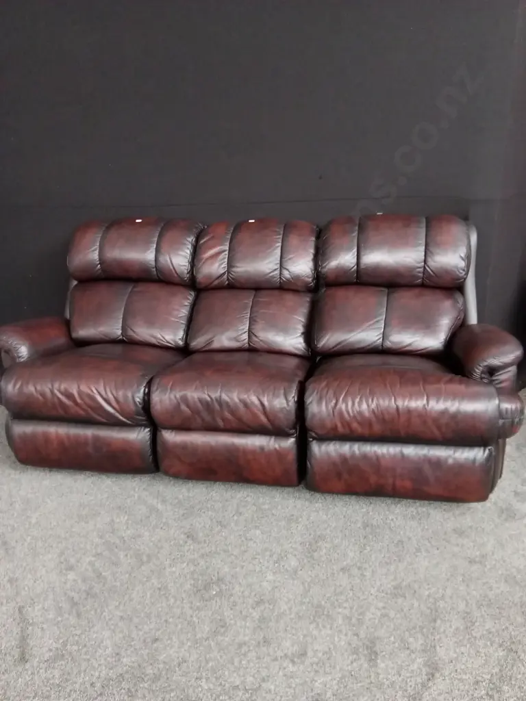 DARK BURGUNDY LEATHER LOUNGE SUITE, TWO RECLINING CHAIRS AND SEPARABLE THREE SEATER  SOFA Image 1++