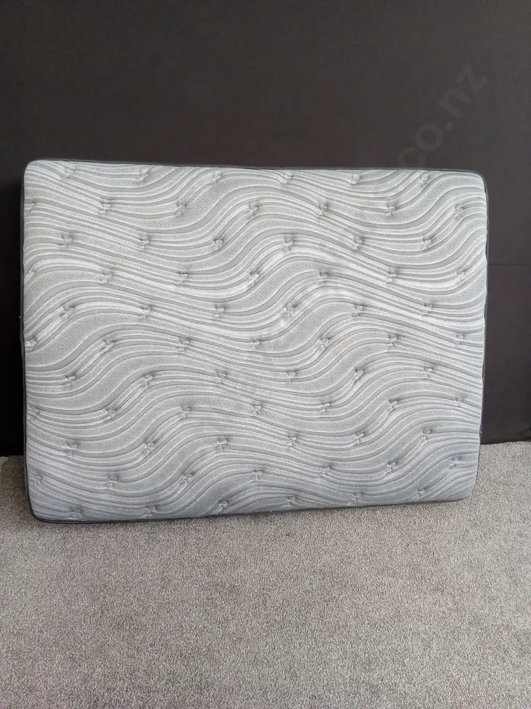 SLEEPMAX GEL MEMORY MATTRESS BY LOAMANLISA APPROX 2.2M X 1.5M Image 1++