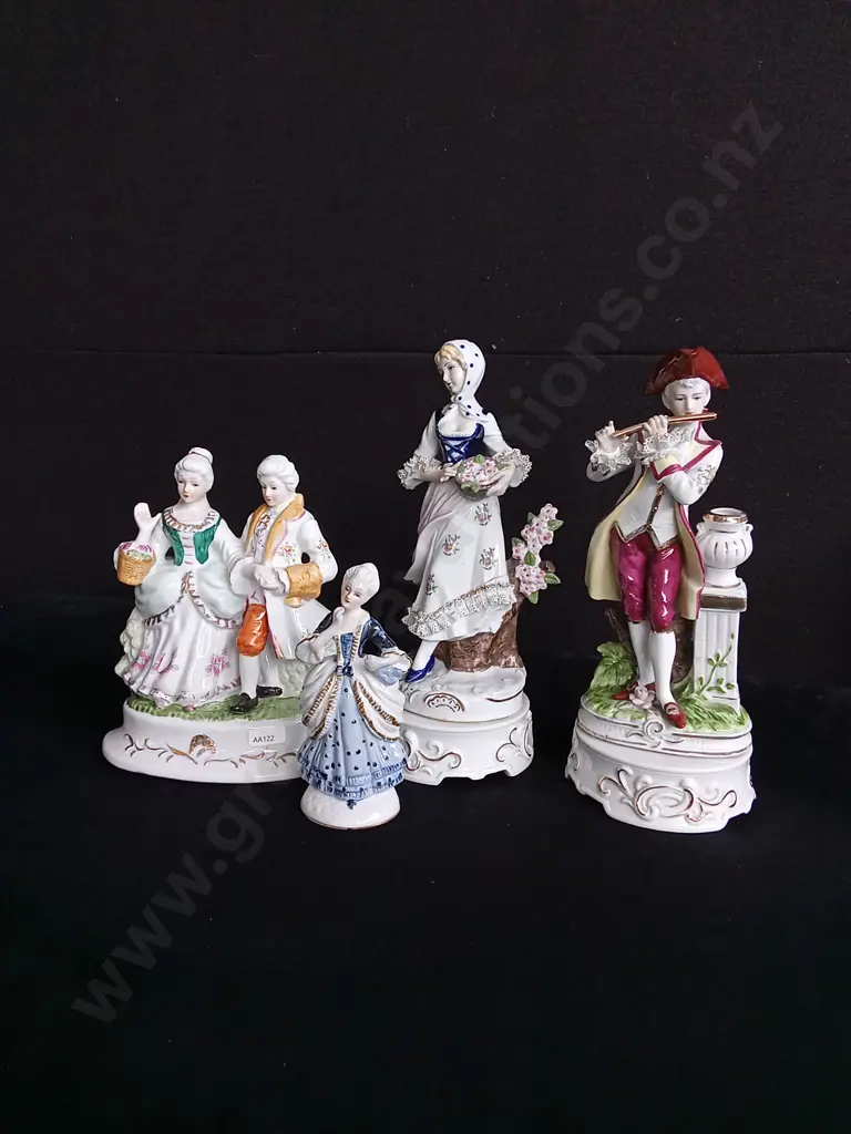 COLLECTION OF VINTAGE VICTORIAN STYLE PORCELAIN FIGURES Image 1++