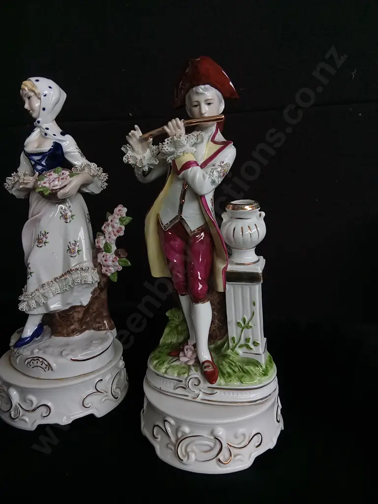 COLLECTION OF VINTAGE VICTORIAN STYLE PORCELAIN FIGURES Image 1++