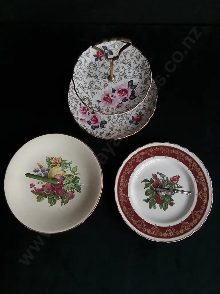 3 PIECES CAKE STANDS Image 1++