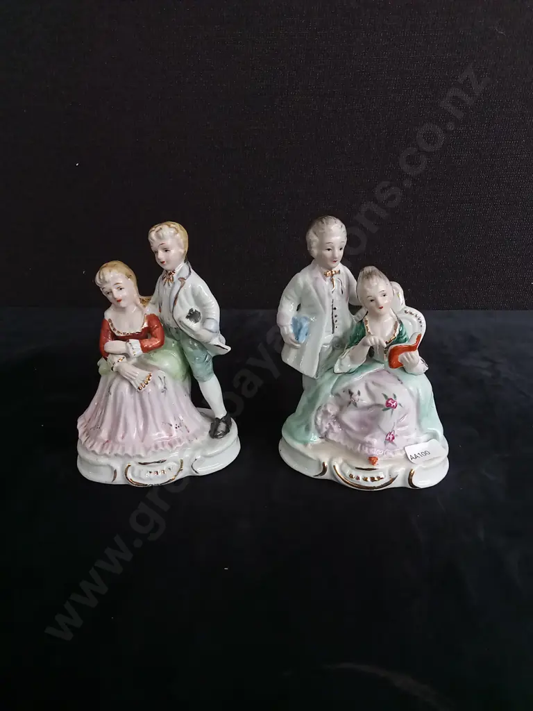 3 VINTAGE PORCELAIN FIGURES AND 1 VASE Image 1++