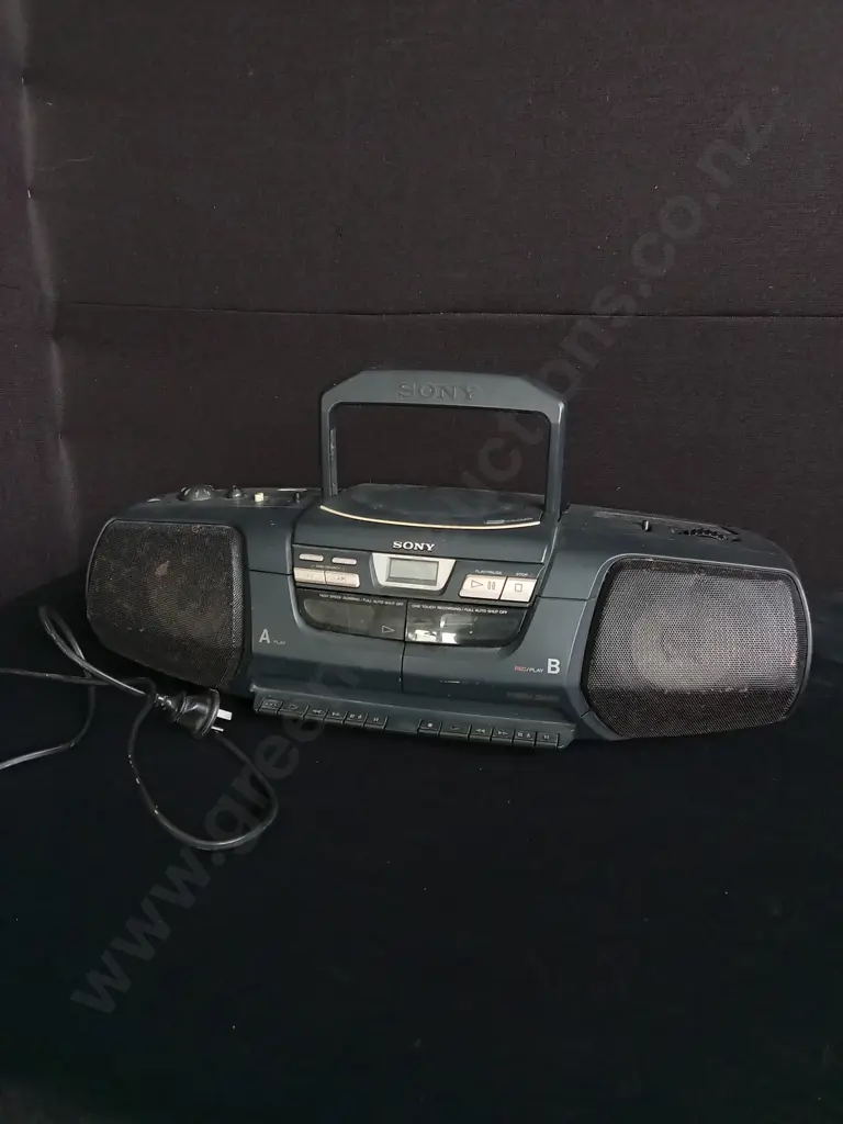 VINTAGE SONY STEREO CASSETTE BOOMBOX Image 1++