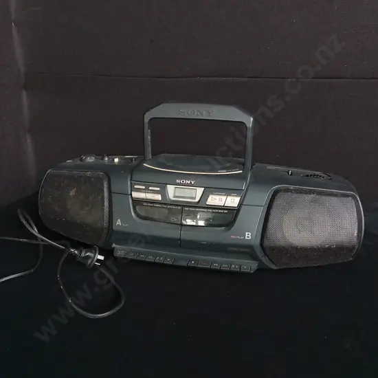 VINTAGE SONY STEREO CASSETTE BOOMBOX