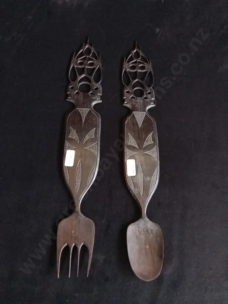 VINTAGE HAND CARVED WOODEN TRIBAL SPOON AND FORK SET Image 1++