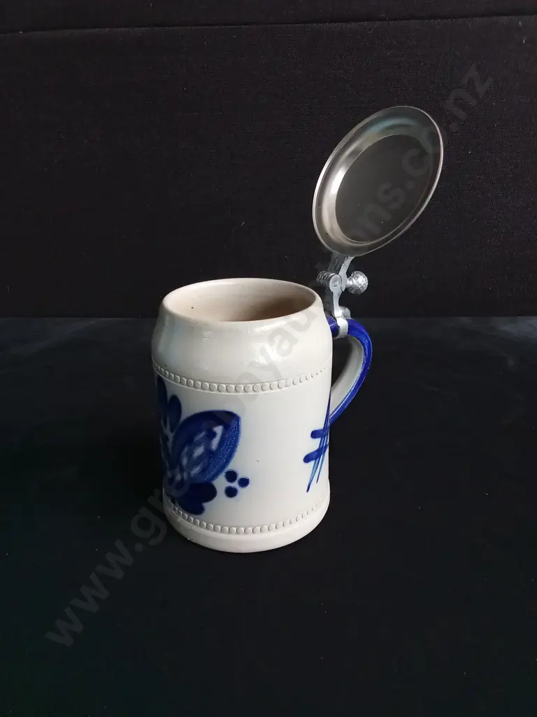 3 PIECES CERAMIC JUGS Image 1++