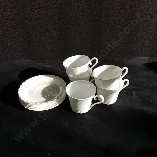 5 PIECES SET NIKO BONE CHINA CUPS AND SAUCERS