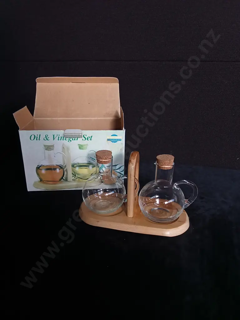 OIL AND VINEGAR SET BRAND NEW Image 1++