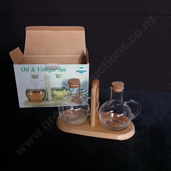 OIL AND VINEGAR SET BRAND NEW
