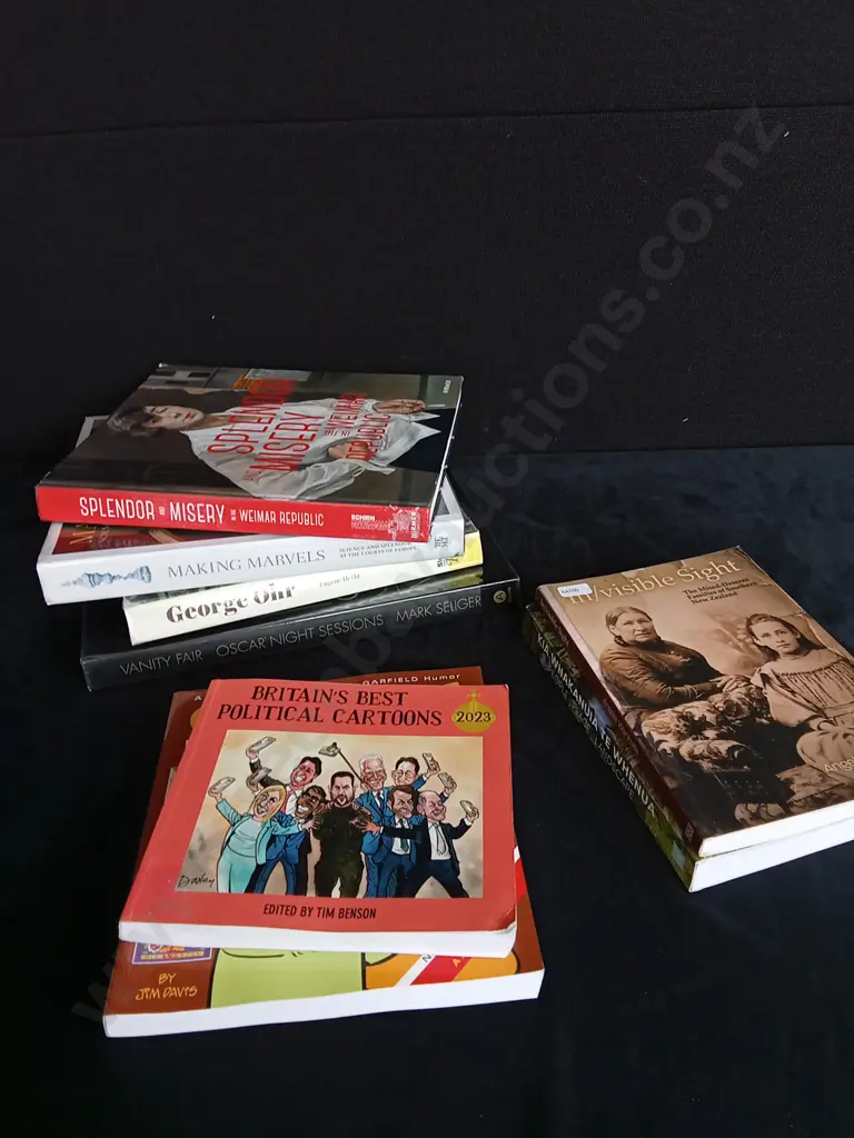 8 PIECES MIX OF BOOKS Image 1++