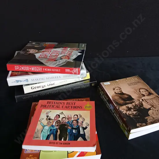 8 PIECES MIX OF BOOKS