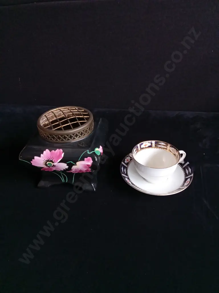 3 PIECES TEA CUP AND SAUCER, AND PEDESTAL VASE Image 1++