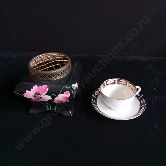 3 PIECES TEA CUP AND SAUCER, AND PEDESTAL VASE
