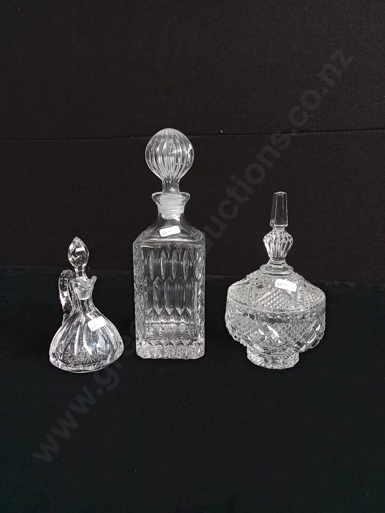 3 PIECES GLASS DECANTERS Image 1++