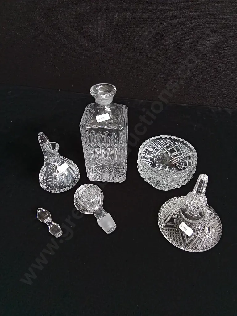 3 PIECES GLASS DECANTERS Image 1++