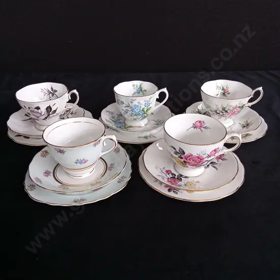 3 ROYAL ALBERT 1 ROYAL VALE AND 1 COLCLOUGH CHINA TEA CUP SETS