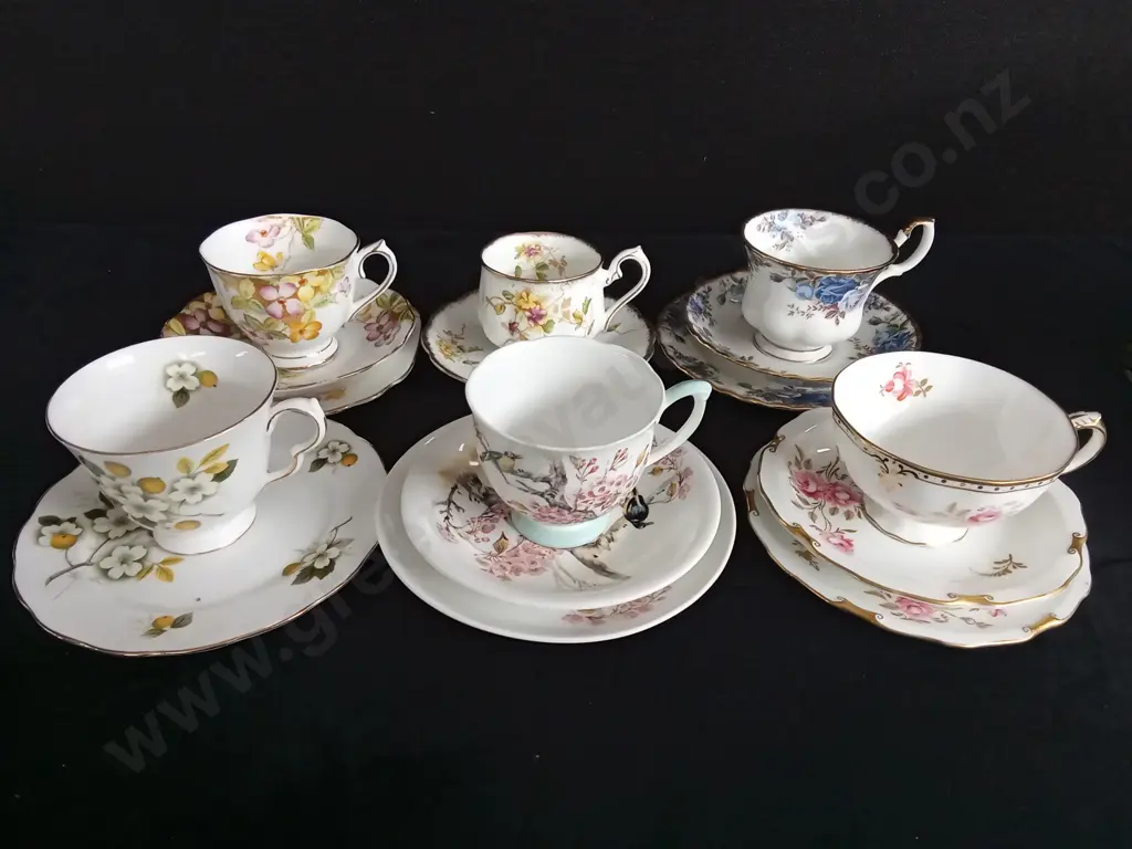 3 ROYAL ALBERT 2 QUEEN ANNE AND 1 ROYAL CROWN DERBY TEA SETS Image 1++