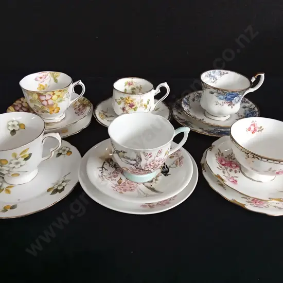 3 ROYAL ALBERT 2 QUEEN ANNE AND 1 ROYAL CROWN DERBY TEA SETS