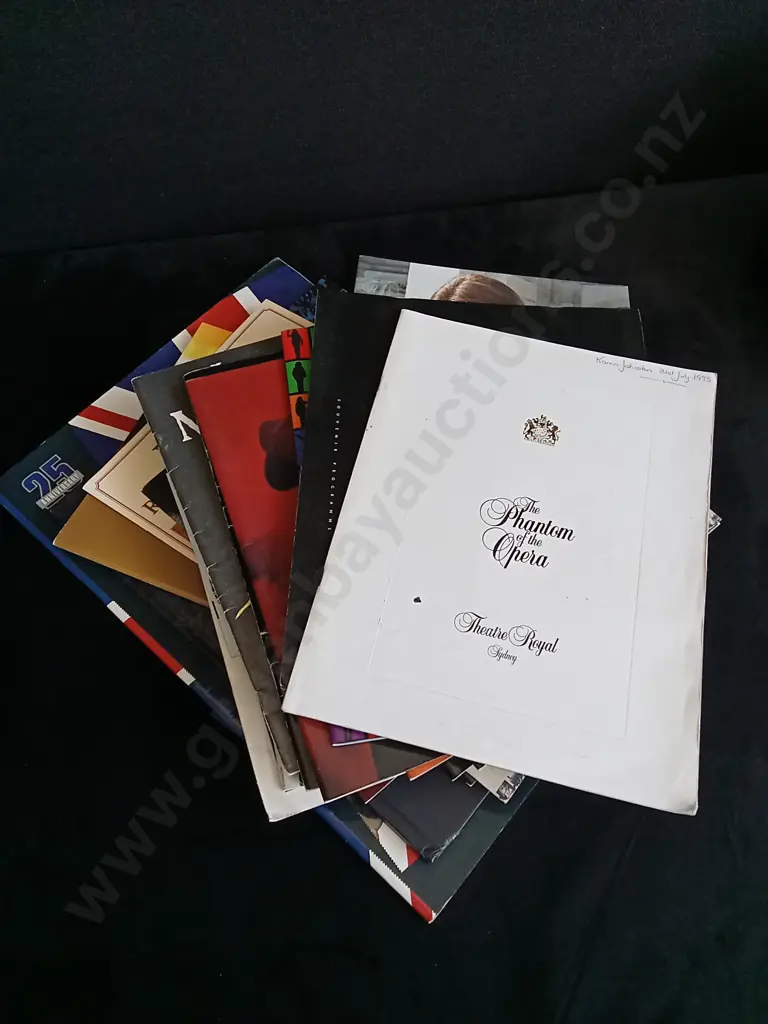 MIX OF OPERA BOOKLETS Image 1++