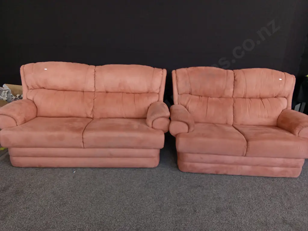 DAWSONS FURNITURE LOUNGE SUITE - 3 SEATER, 2 SEATER AND 2 X RECLINGING ARMCHAIRS - SUPER COMFY Image 1++