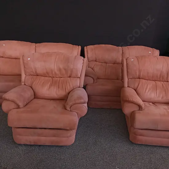 DAWSONS FURNITURE LOUNGE SUITE - 3 SEATER, 2 SEATER AND 2 X RECLINGING ARMCHAIRS - SUPER COMFY
