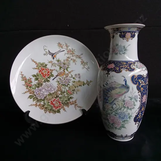 JAPANESE TOYO VASE AND DECORATIVE PLATE