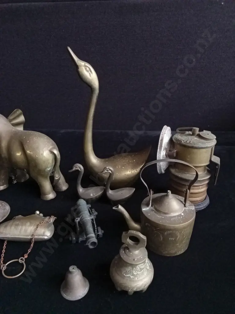 VINTAGE BRASS DECORATIVE PIECES Image 1++