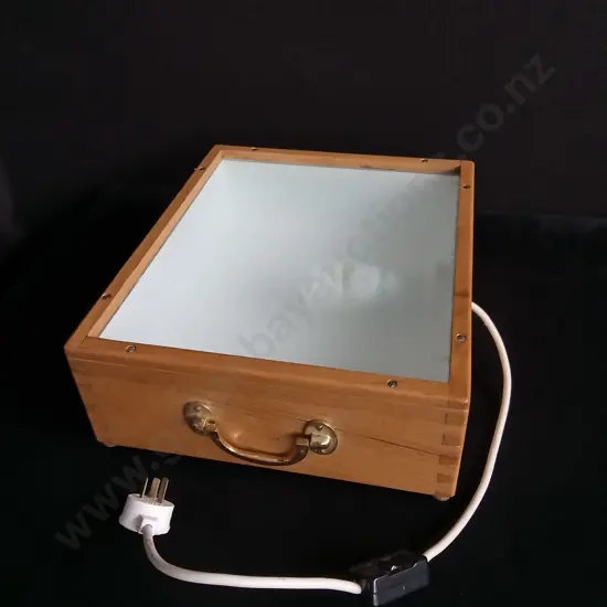 VINTAGE WOODEN LIGHTBOX WORKING
