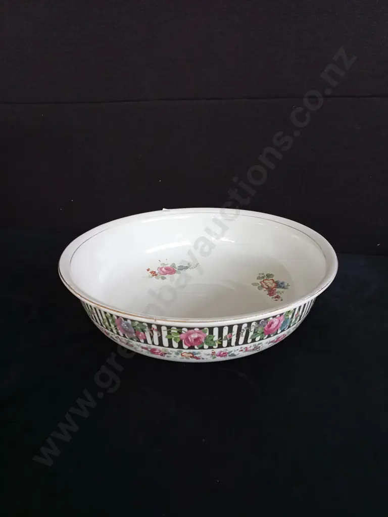 VINTAGE PORCELAIN WATER PITCHER AND BASIN SET Image 1++