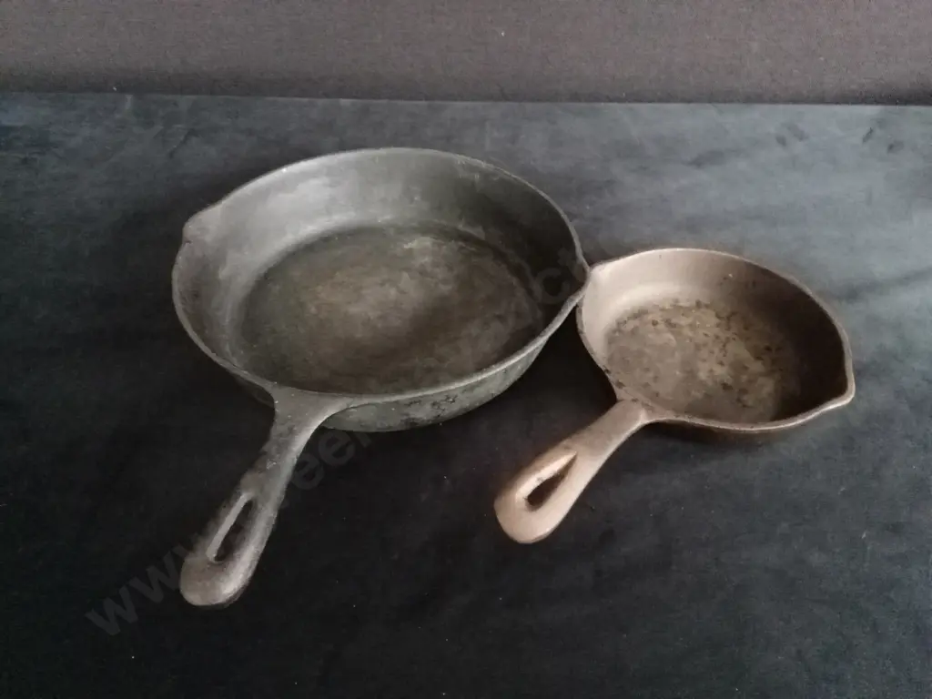 2 CAST IRON PANS Image 1++