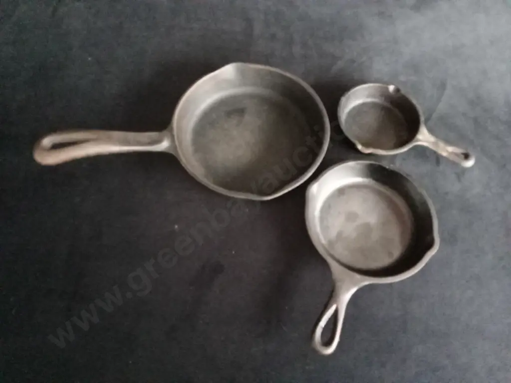 3 CAST IRON POTS Image 1++