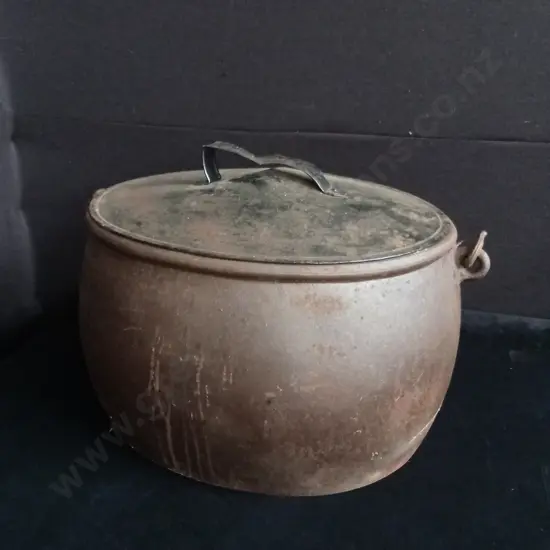 VINTAGE CAST IRON POT AND LID