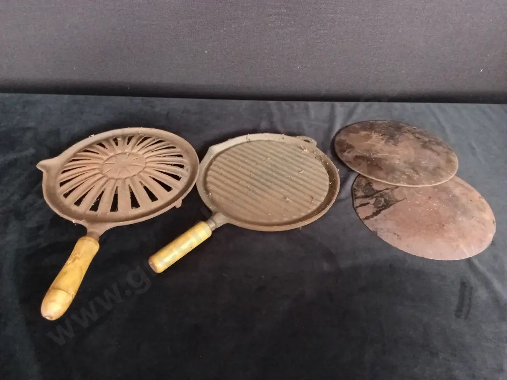 CAST IRON POTS AND LIDS Image 1++