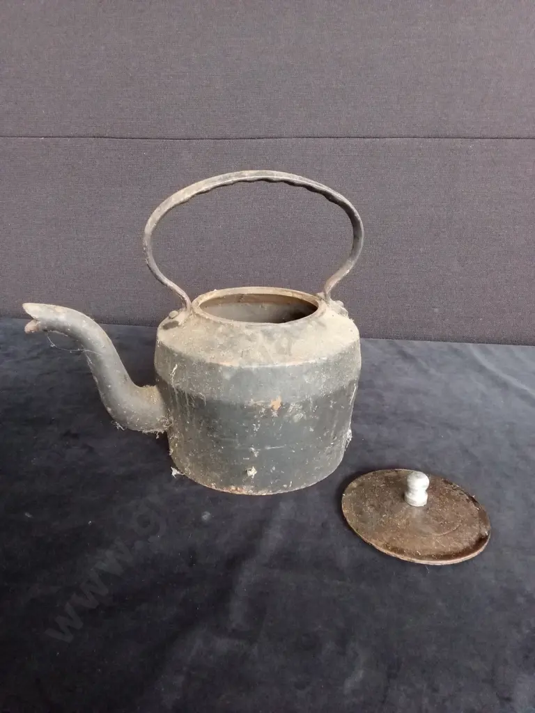 CAST IRON POT Image 1++