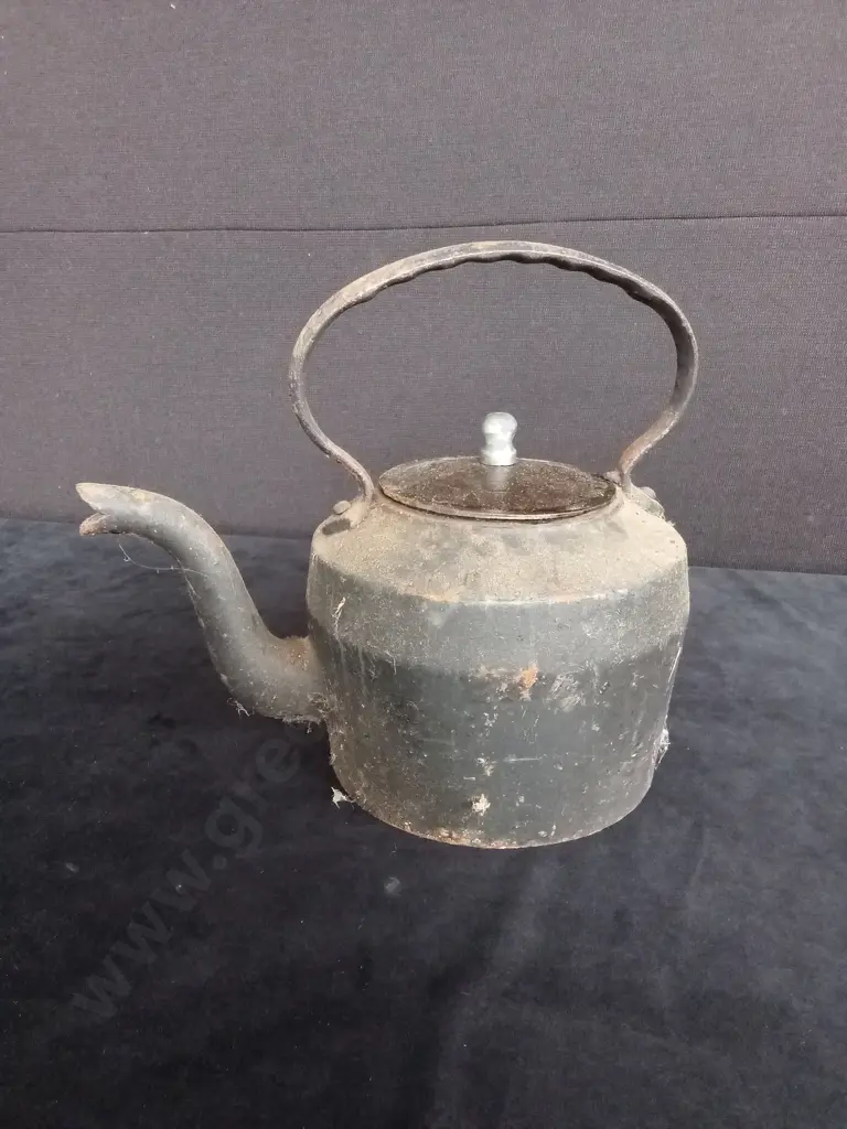 CAST IRON POT Image 1++